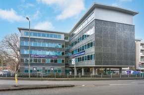 HQ Aparthotel Farnborough